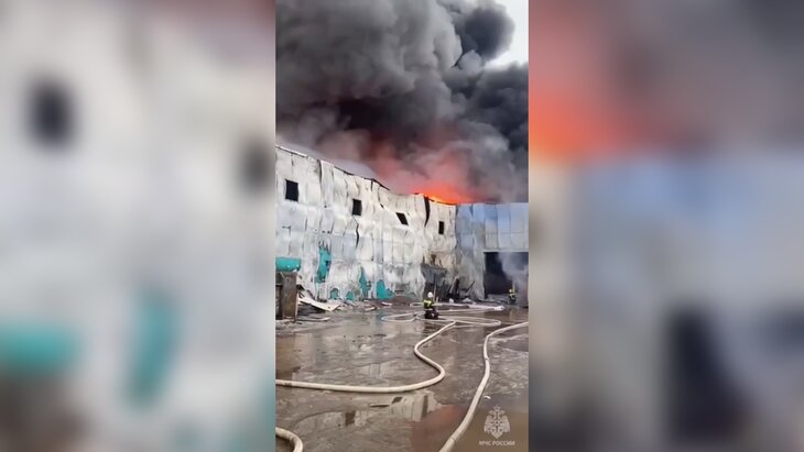 Открытое горение в ангаре под Санкт-Петербургом ликвидировано