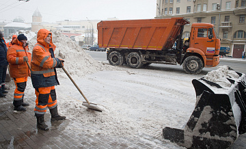 В Щербинке продолжается борьба со снегом